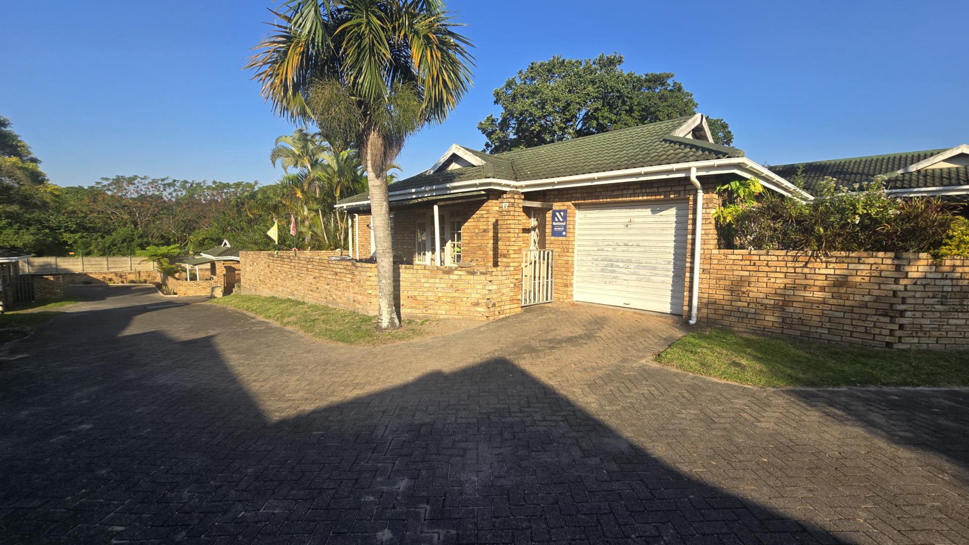 Front View of property in Meer En See
