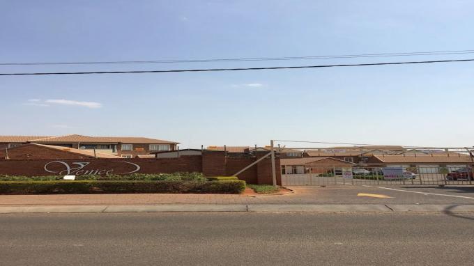 3 Bedroom Sectional Title for Sale For Sale in Die Hoewes - Private Sale - MR712880