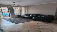 Lounges of property in Die Hoewes