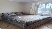 Bed Room 1 of property in Die Hoewes