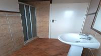 Bathroom 1 of property in Die Hoewes