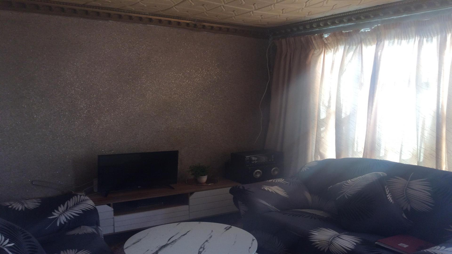 Lounges of property in Uitenhage