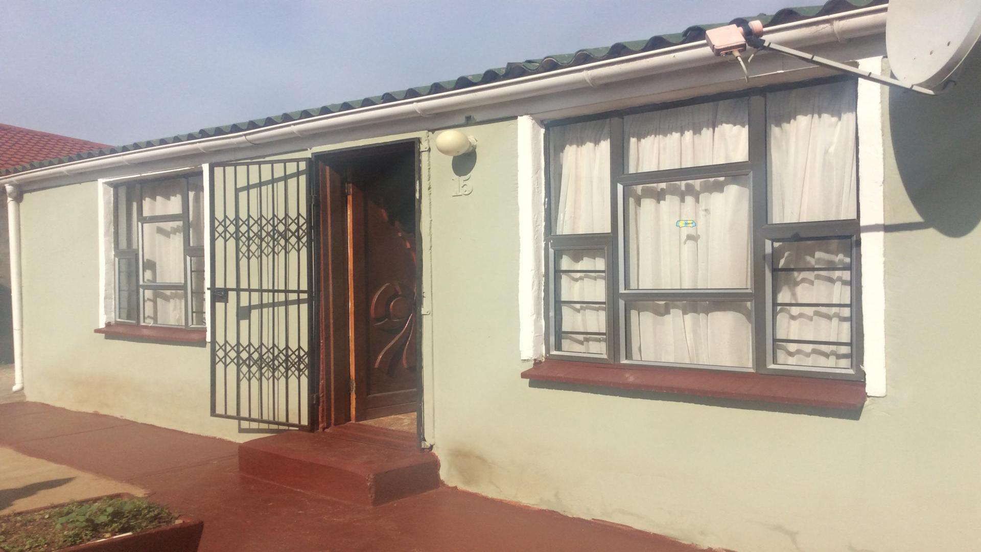 Front View of property in Uitenhage