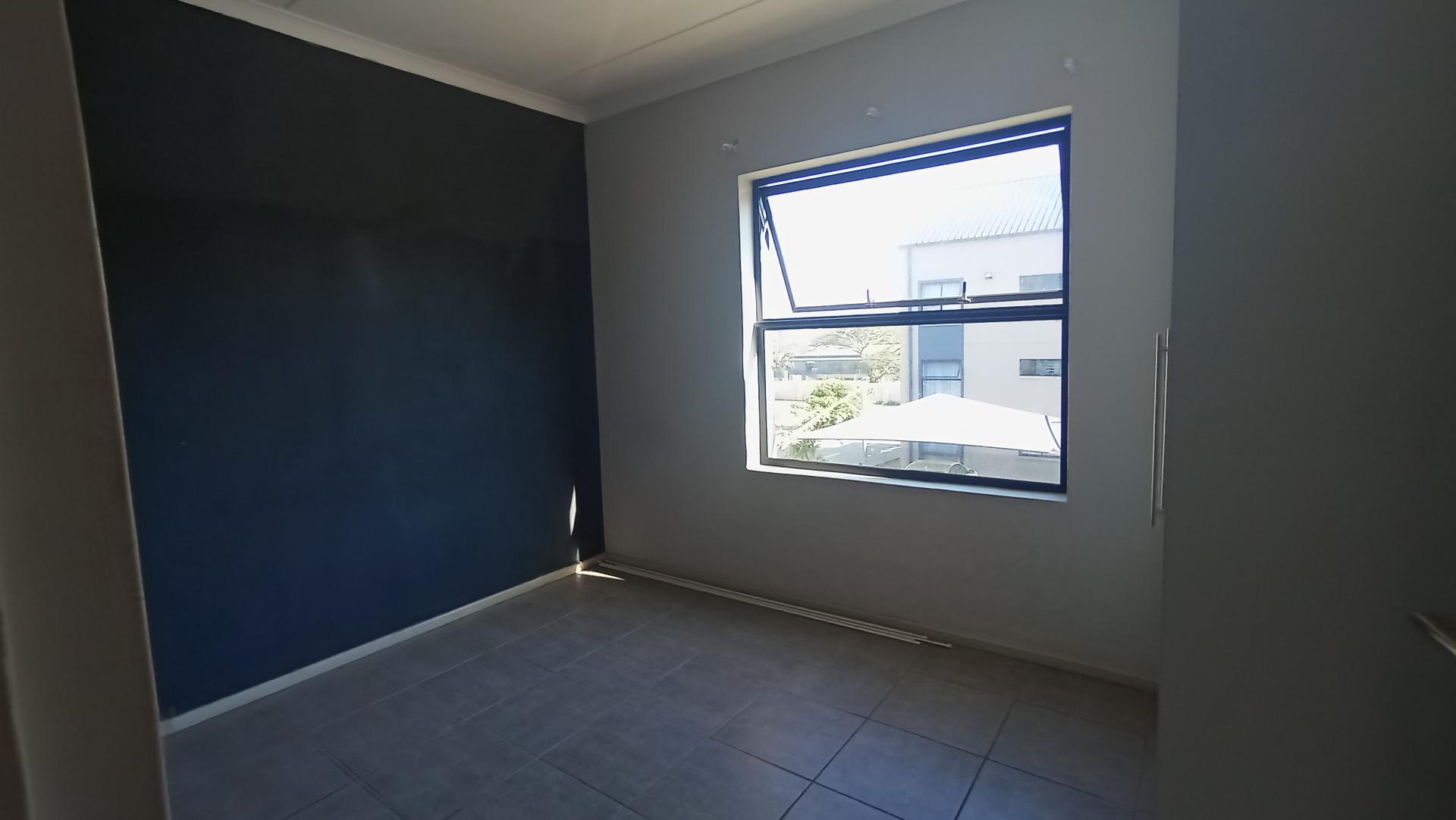 Bed Room 1 - 16 square meters of property in Umbogintwini