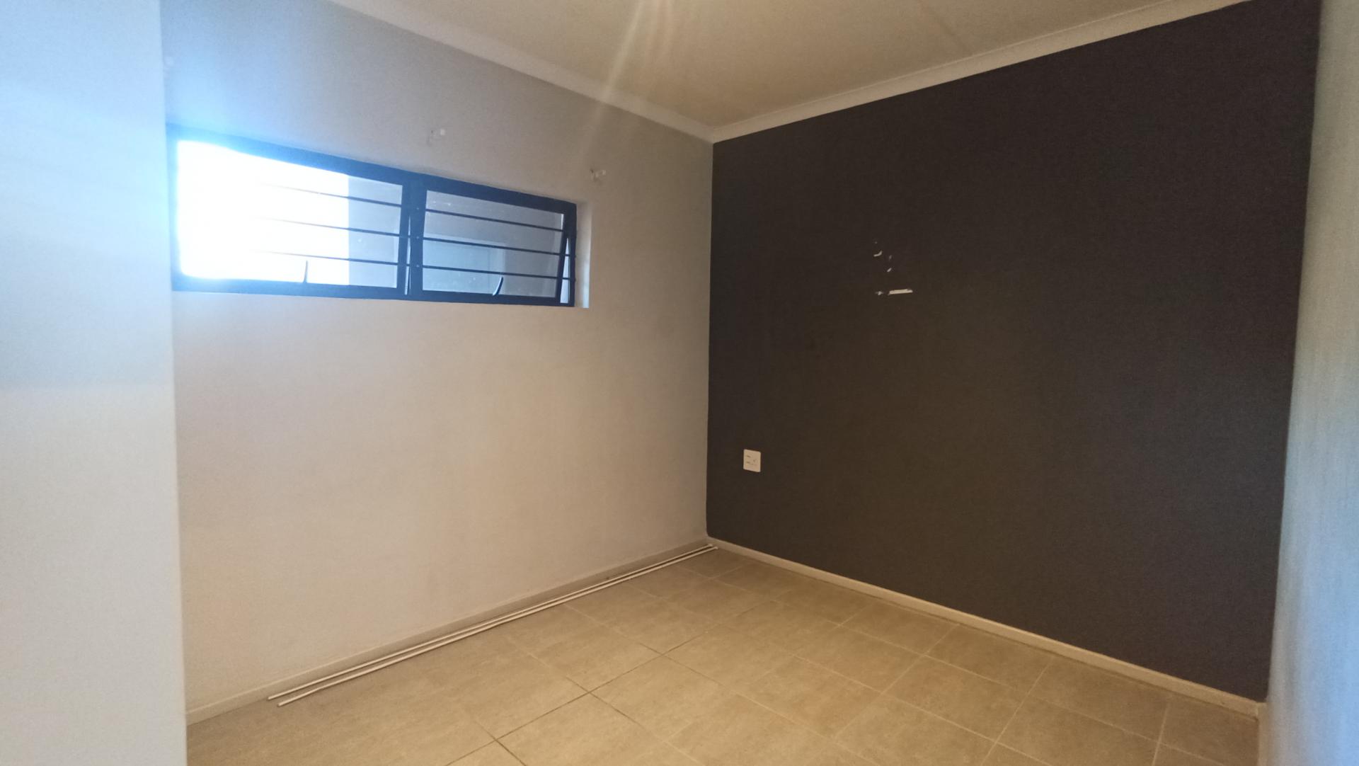 Bed Room 2 - 16 square meters of property in Umbogintwini
