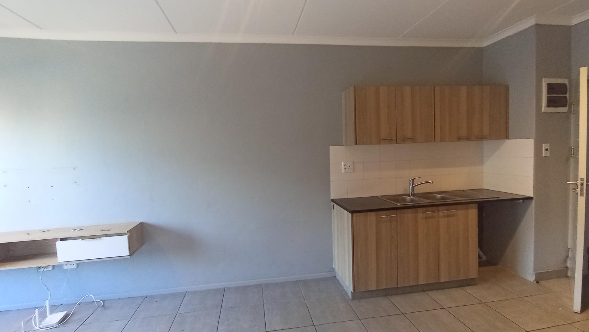 Kitchen - 18 square meters of property in Umbogintwini