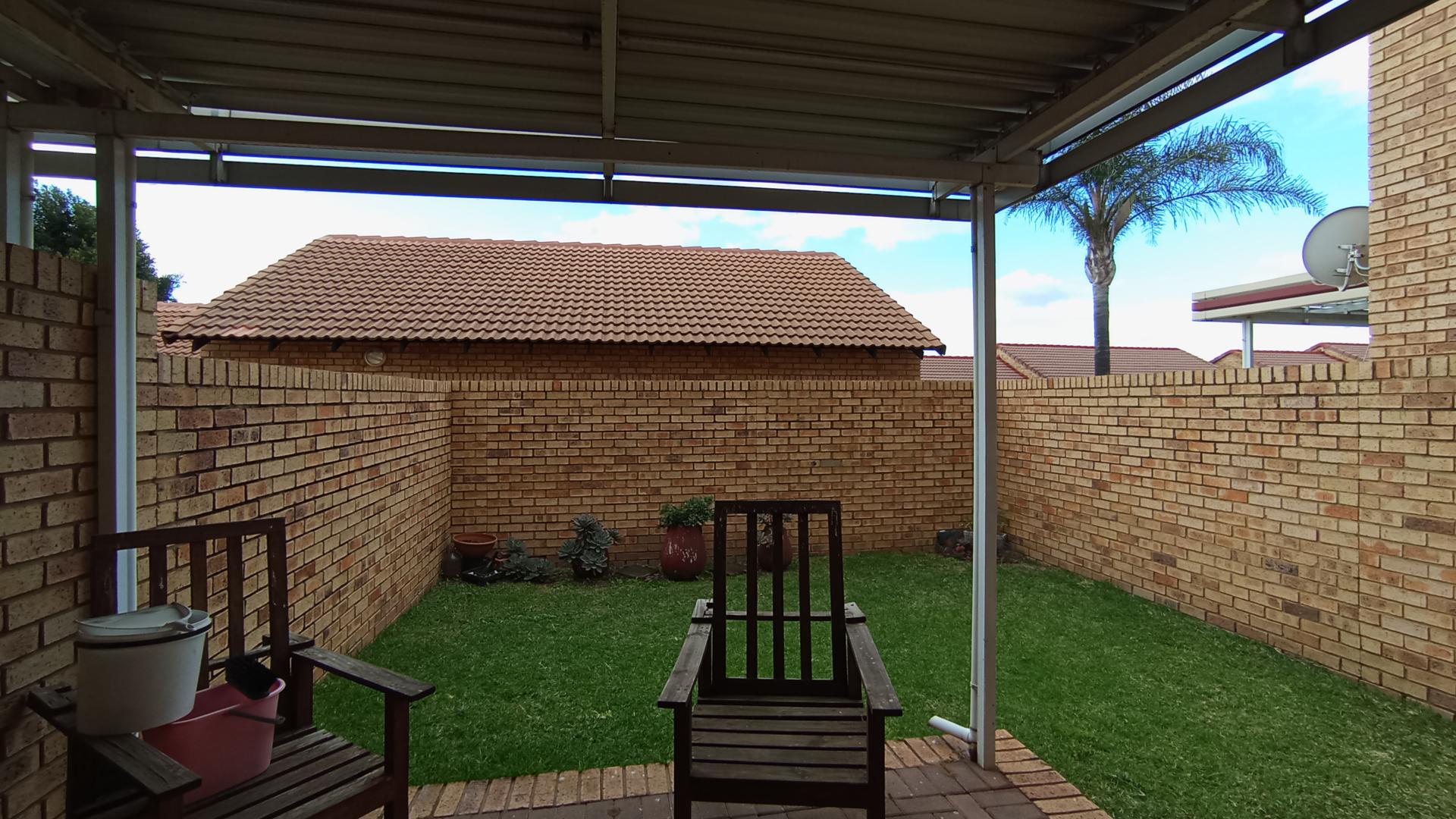 Patio - 8 square meters of property in The Reeds