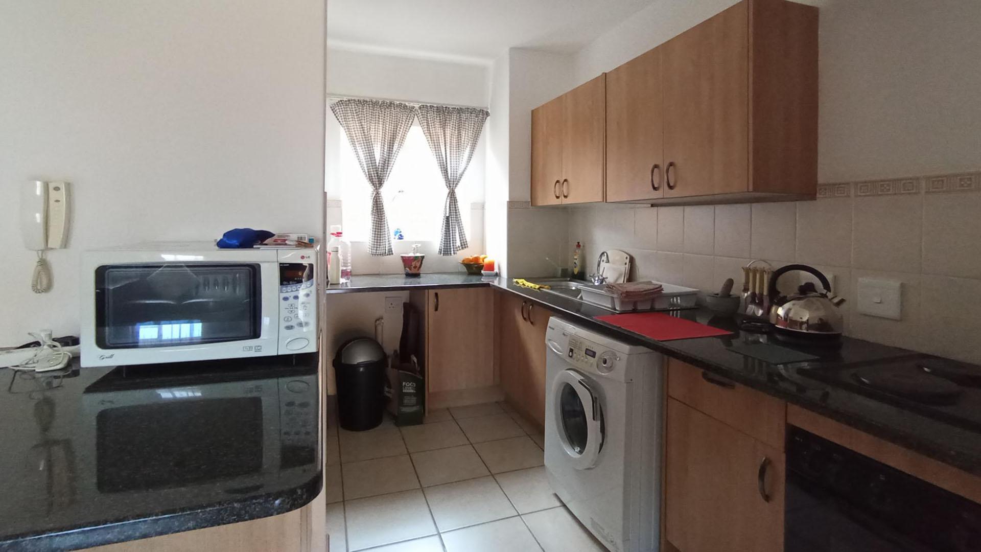 Kitchen - 8 square meters of property in The Reeds