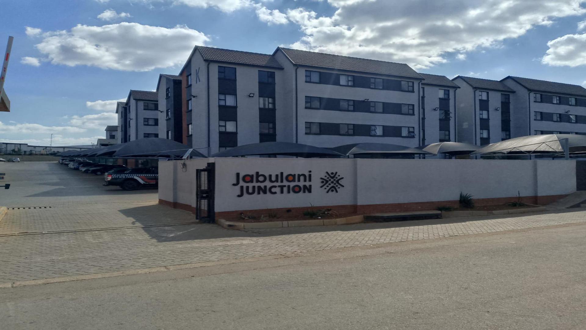 Front View of property in Jabulani