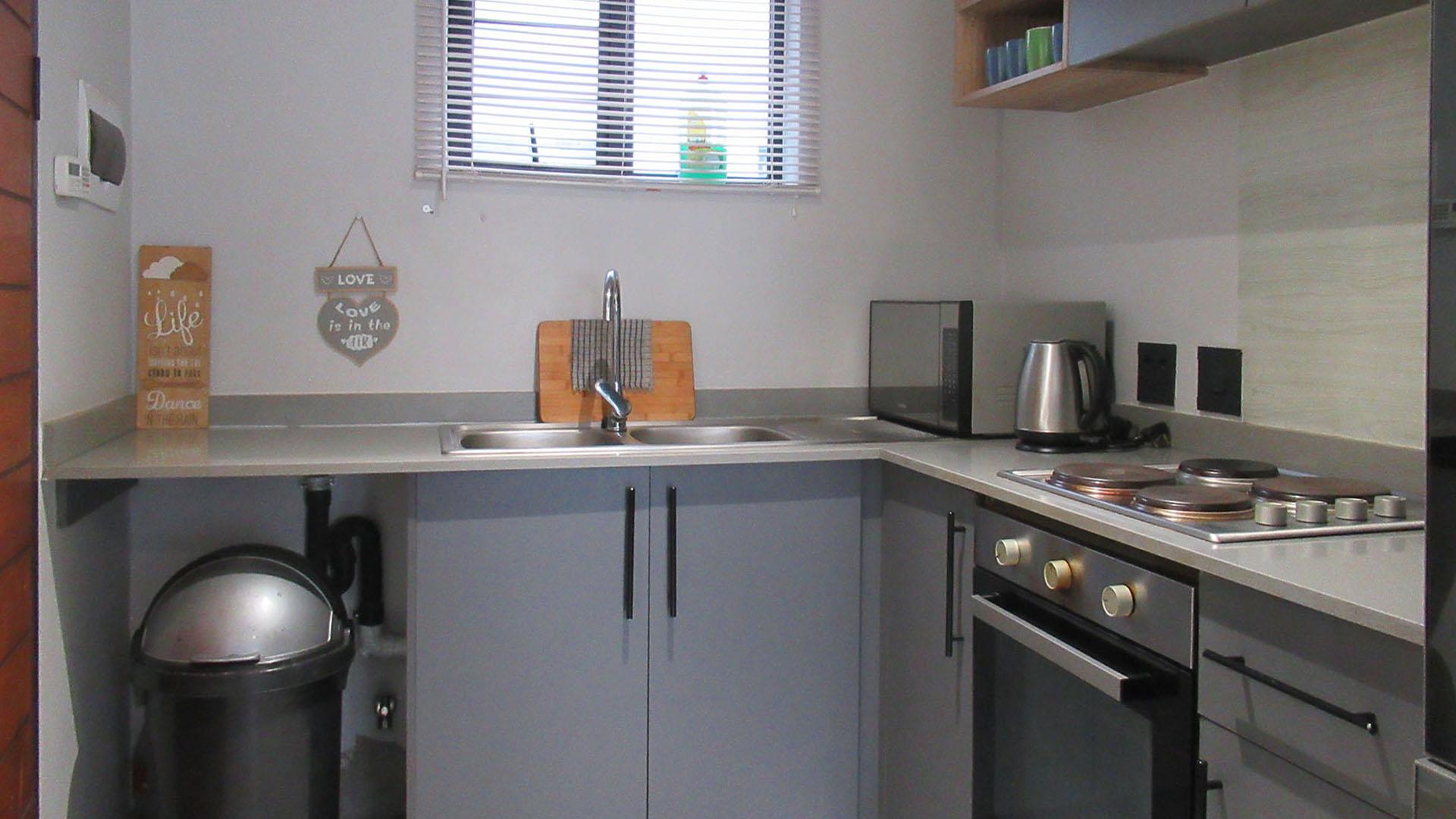 Kitchen - 7 square meters of property in Jabulani