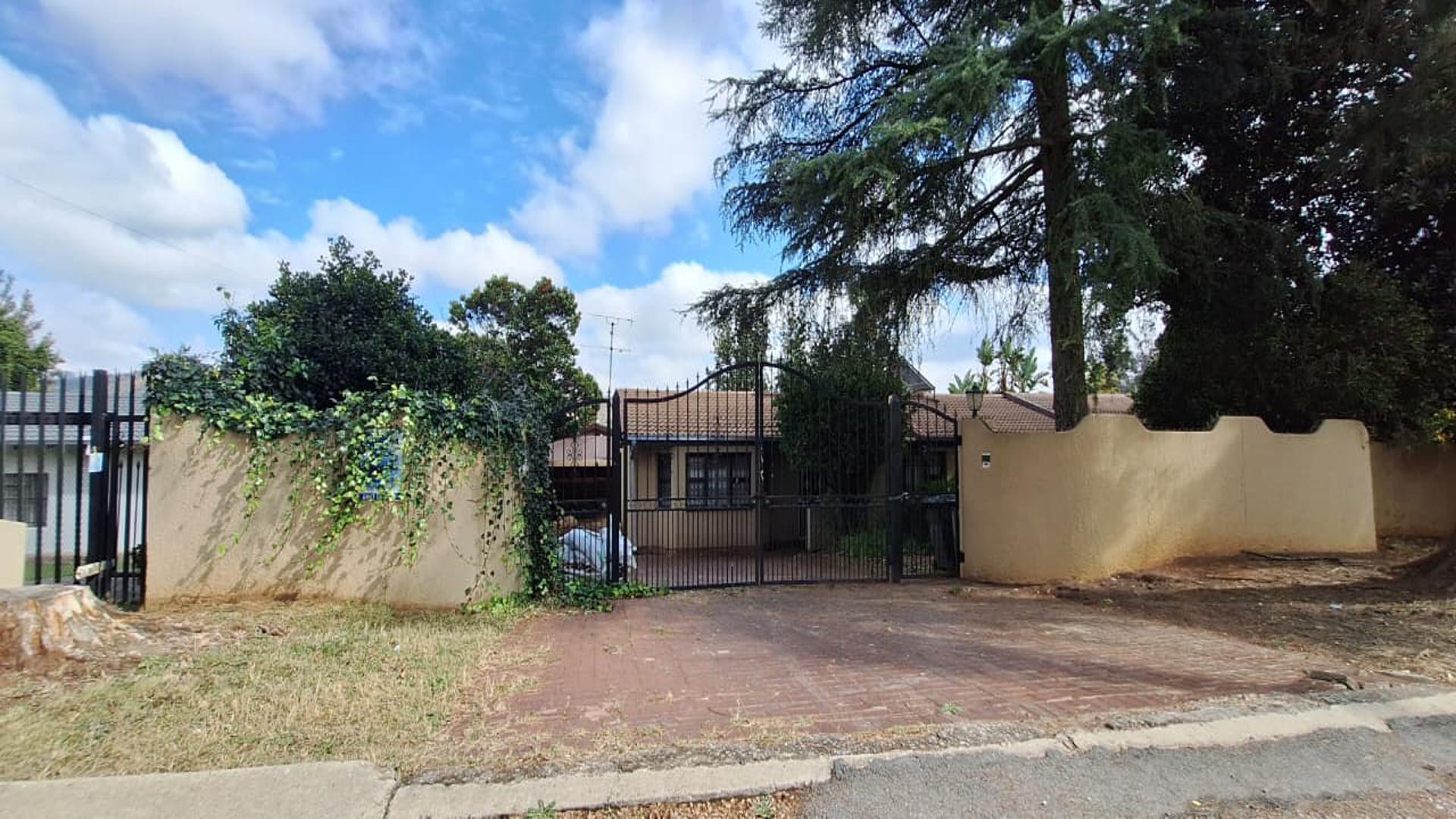Front View of property in Wilgeheuwel 