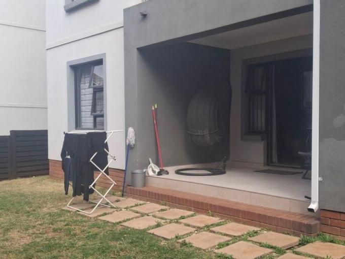 3 Bedroom Apartment to Rent in Linbro Park A.H. - Property to rent - MR712946