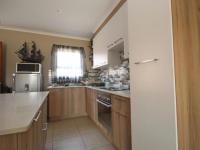  of property in Die Hoewes