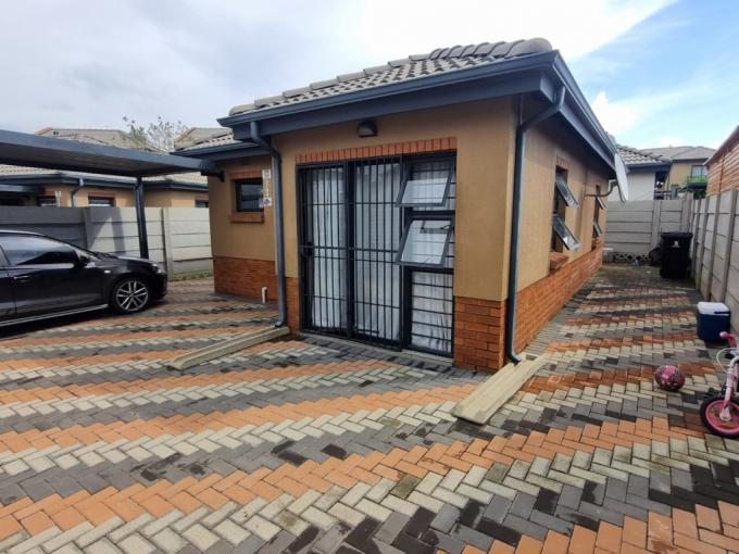 2 Bedroom Simplex for Sale For Sale in Albertsdal - MR712992