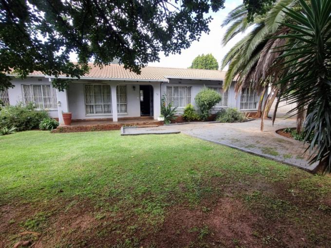 3 Bedroom House for Sale For Sale in Brackendowns - MR712993