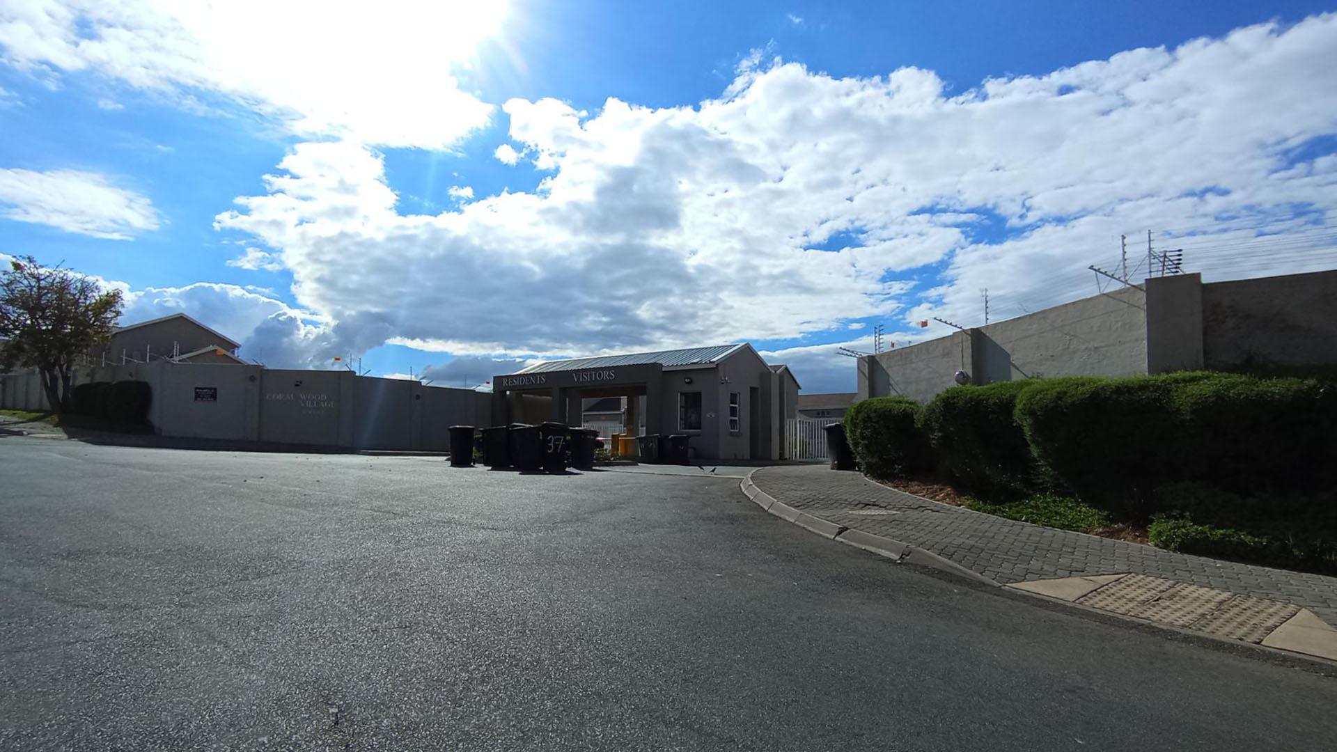 Front View of property in Blue Hills