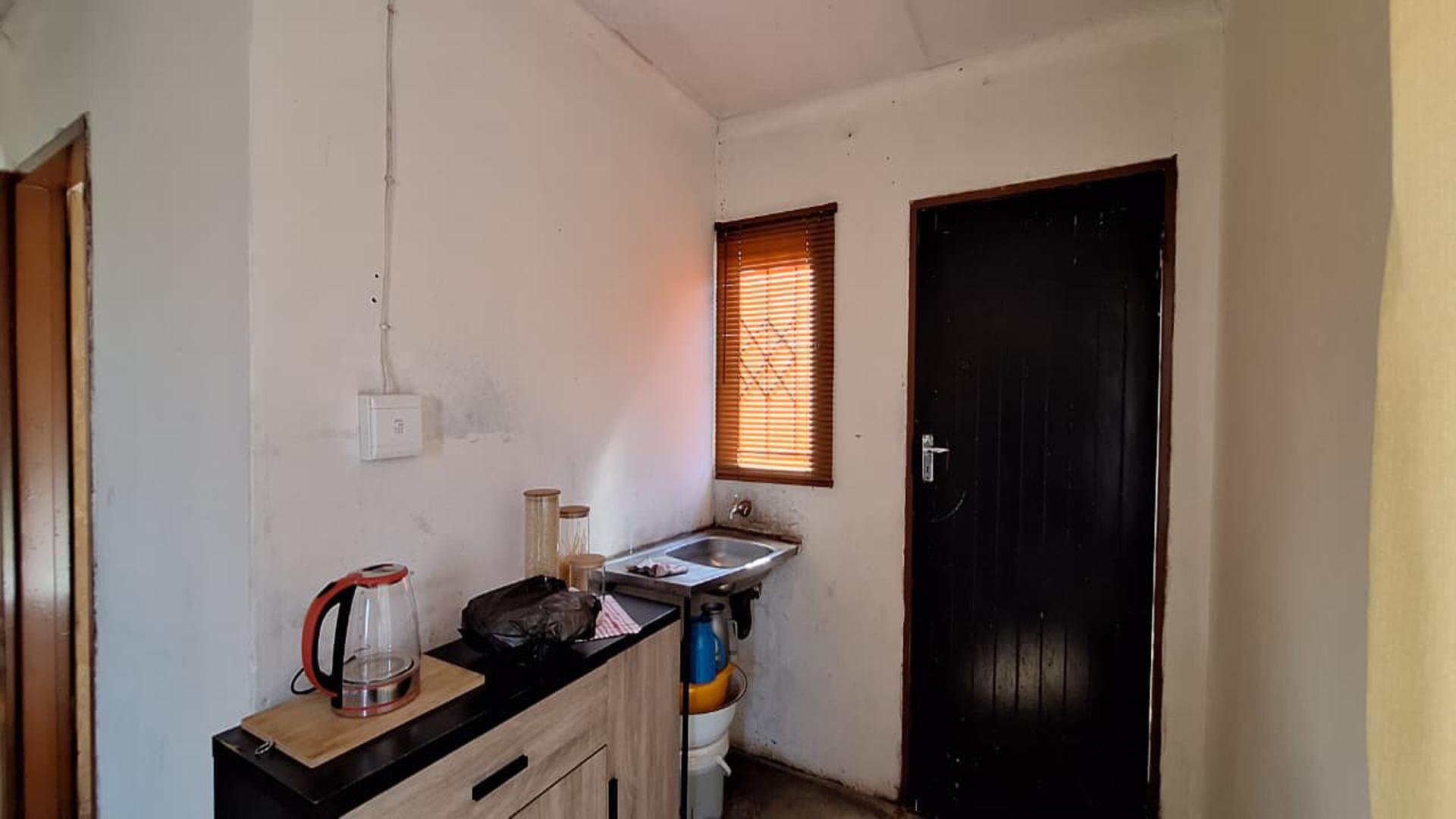 Kitchen - 4 square meters of property in Golden Gardens
