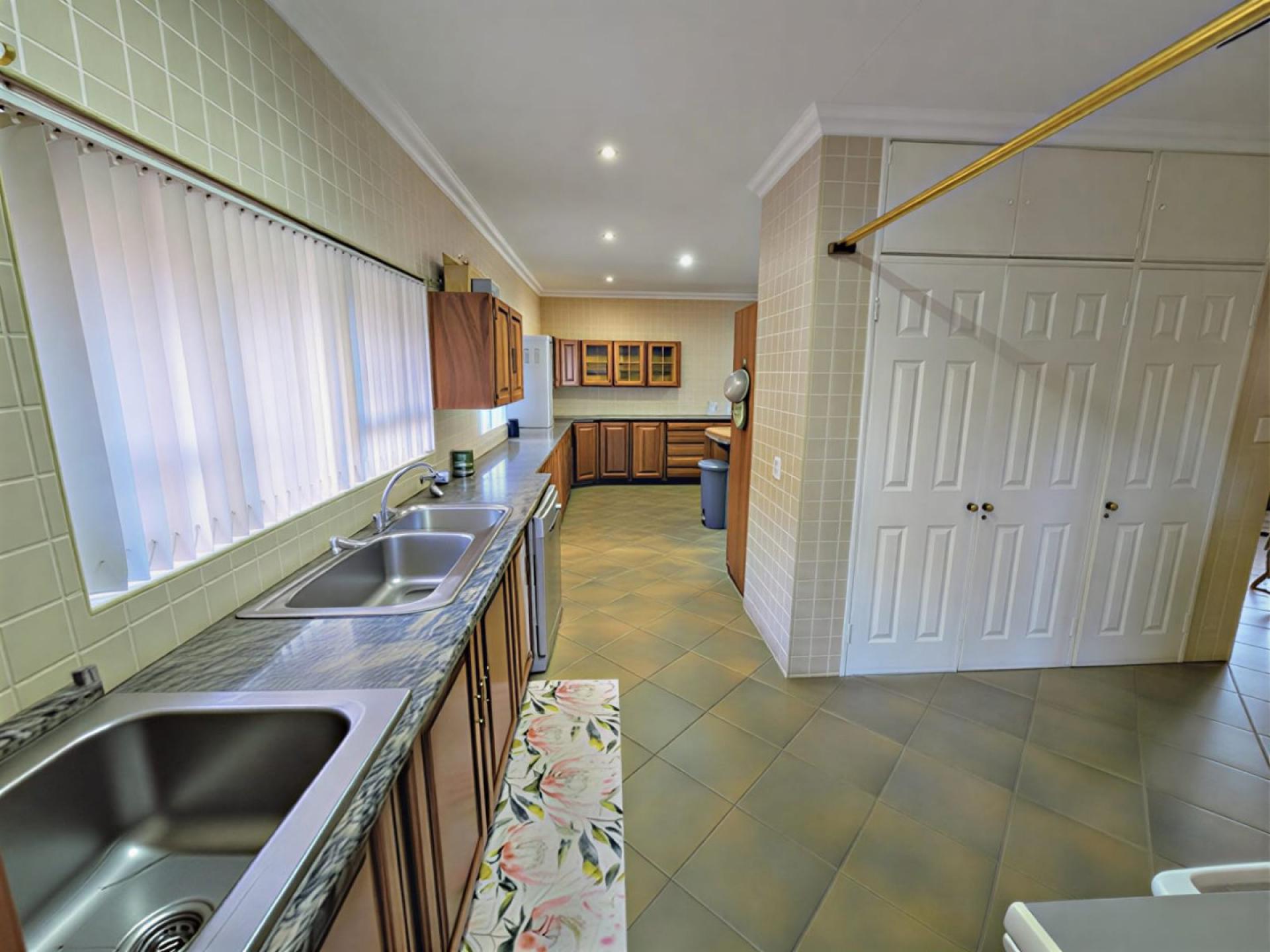  of property in Magalieskruin