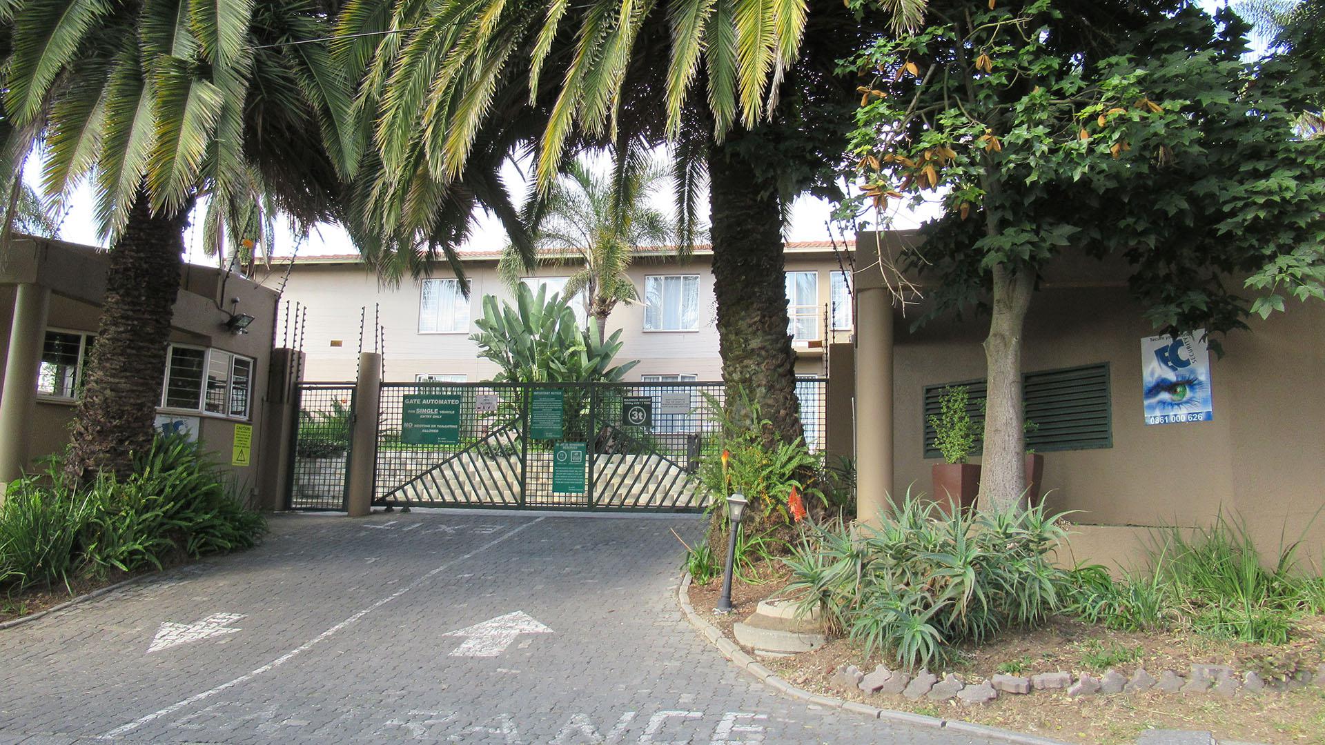 Front View of property in Radiokop
