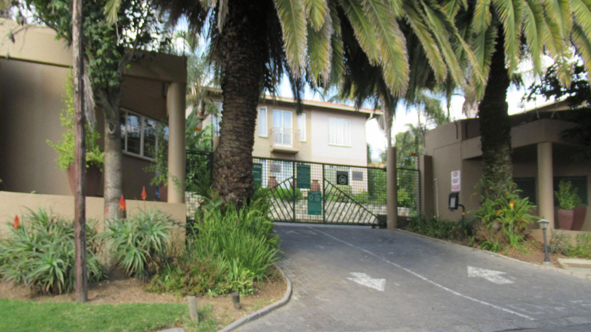 Front View of property in Radiokop