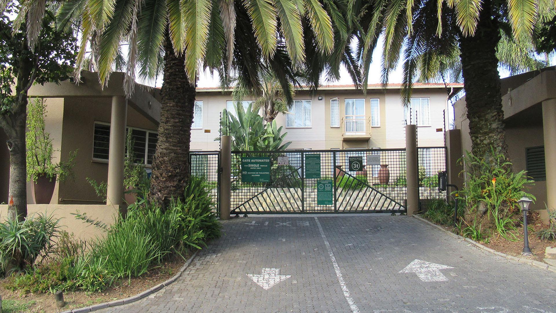 Front View of property in Radiokop