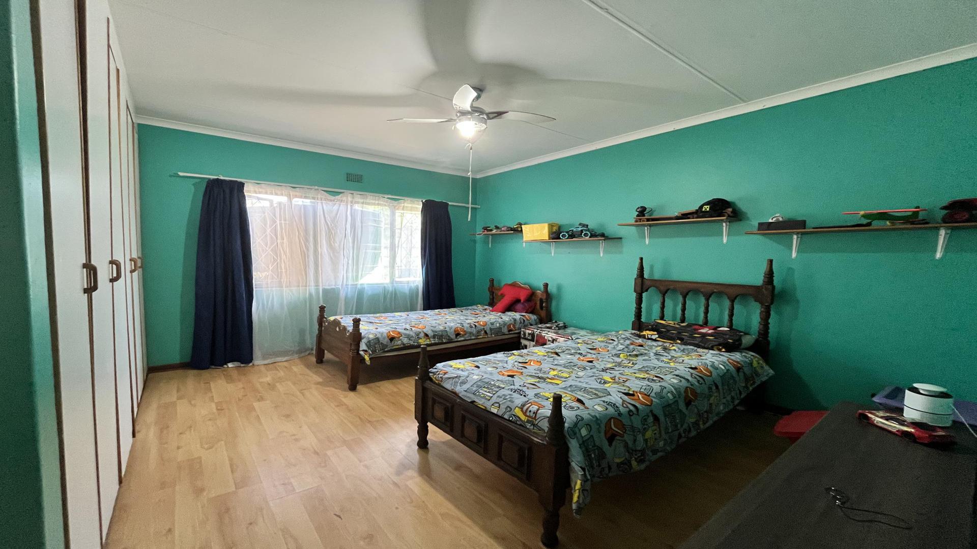 Bed Room 1 of property in Richards Bay