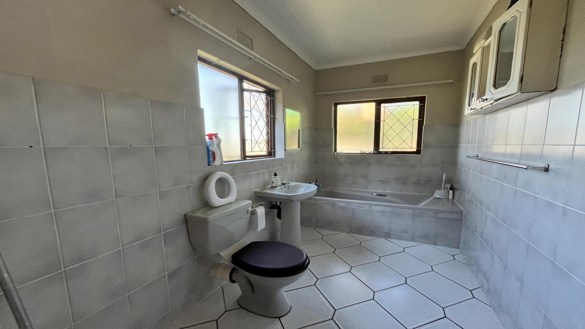 Main Bathroom of property in Richards Bay