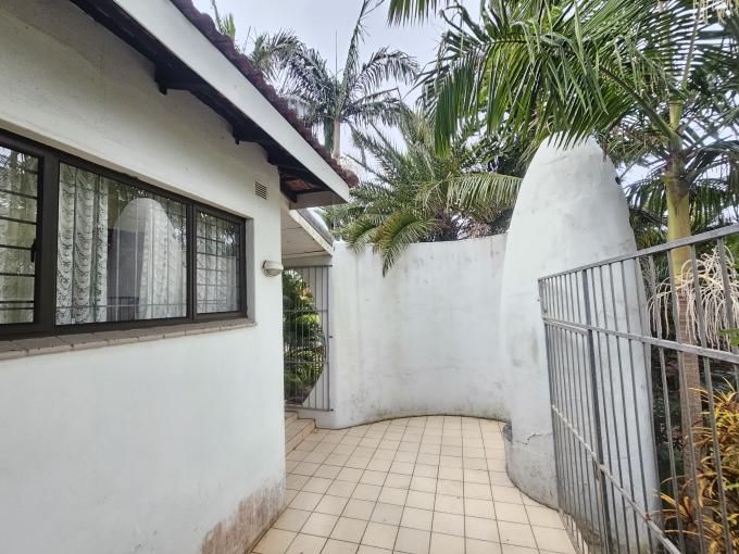 6 Bedroom House for Sale For Sale in Scottburgh South - MR713032