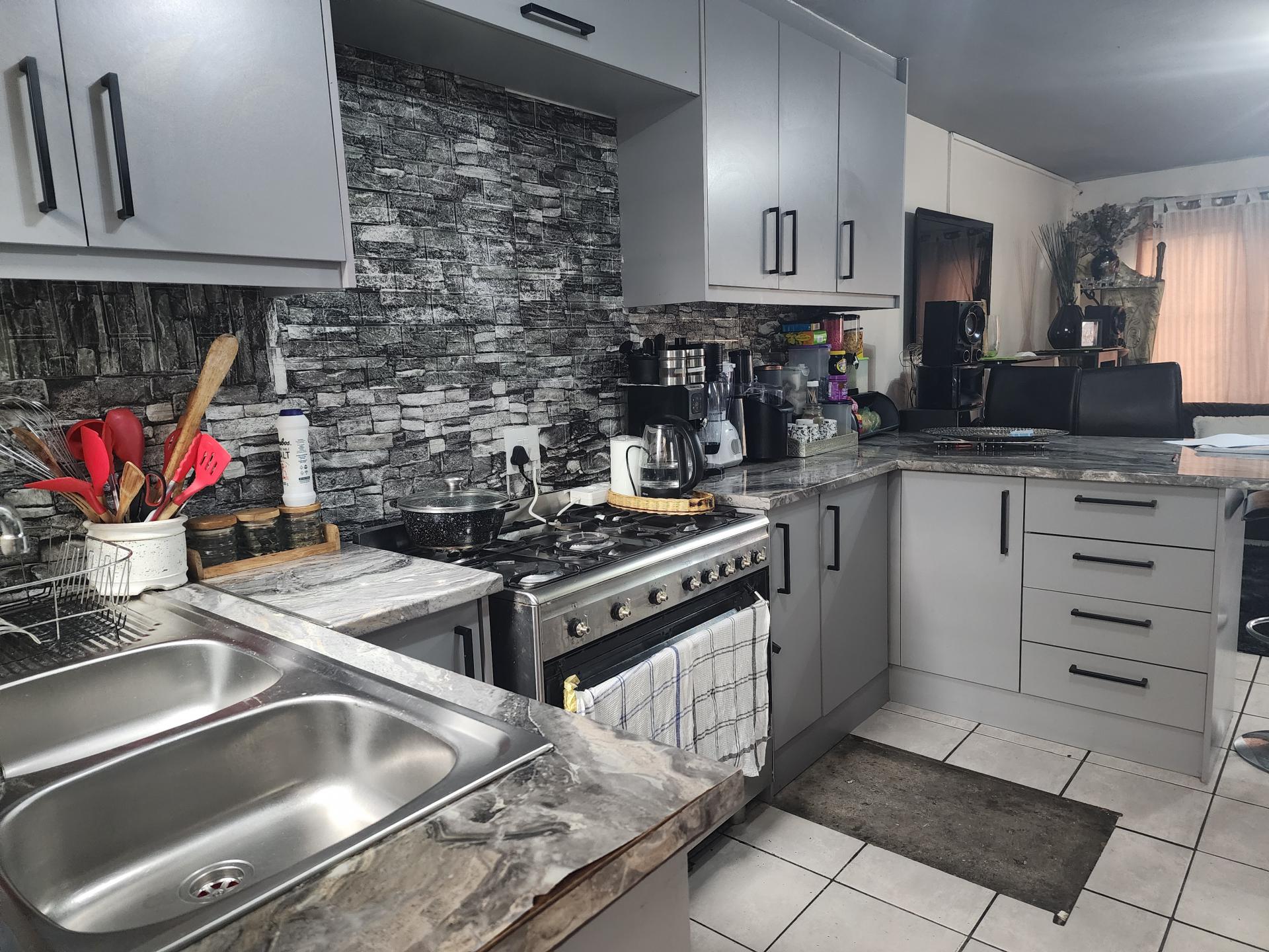  of property in Parow Central