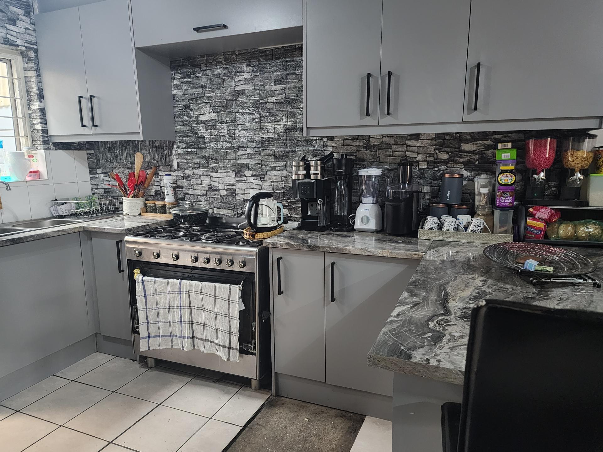  of property in Parow Central