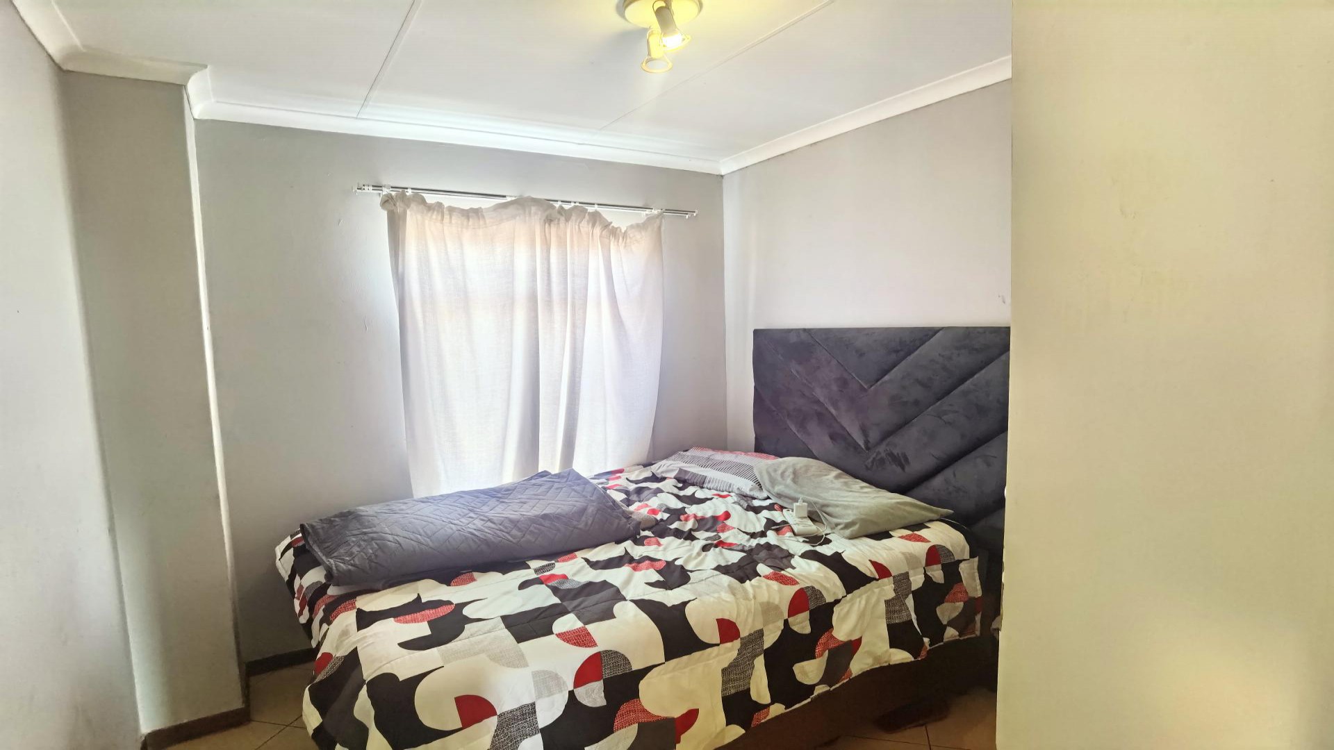 Bed Room 1 of property in Karenpark