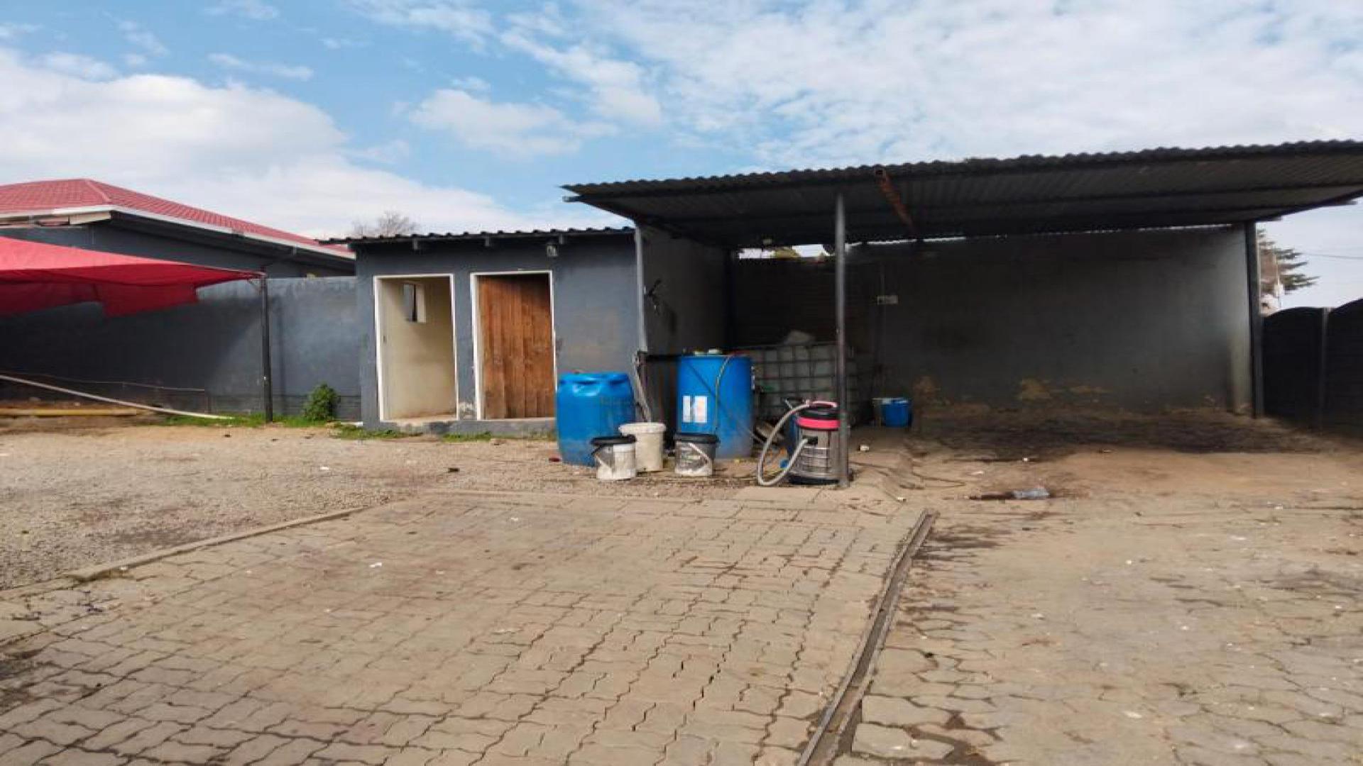 Carport  of property in Forest Hill - JHB