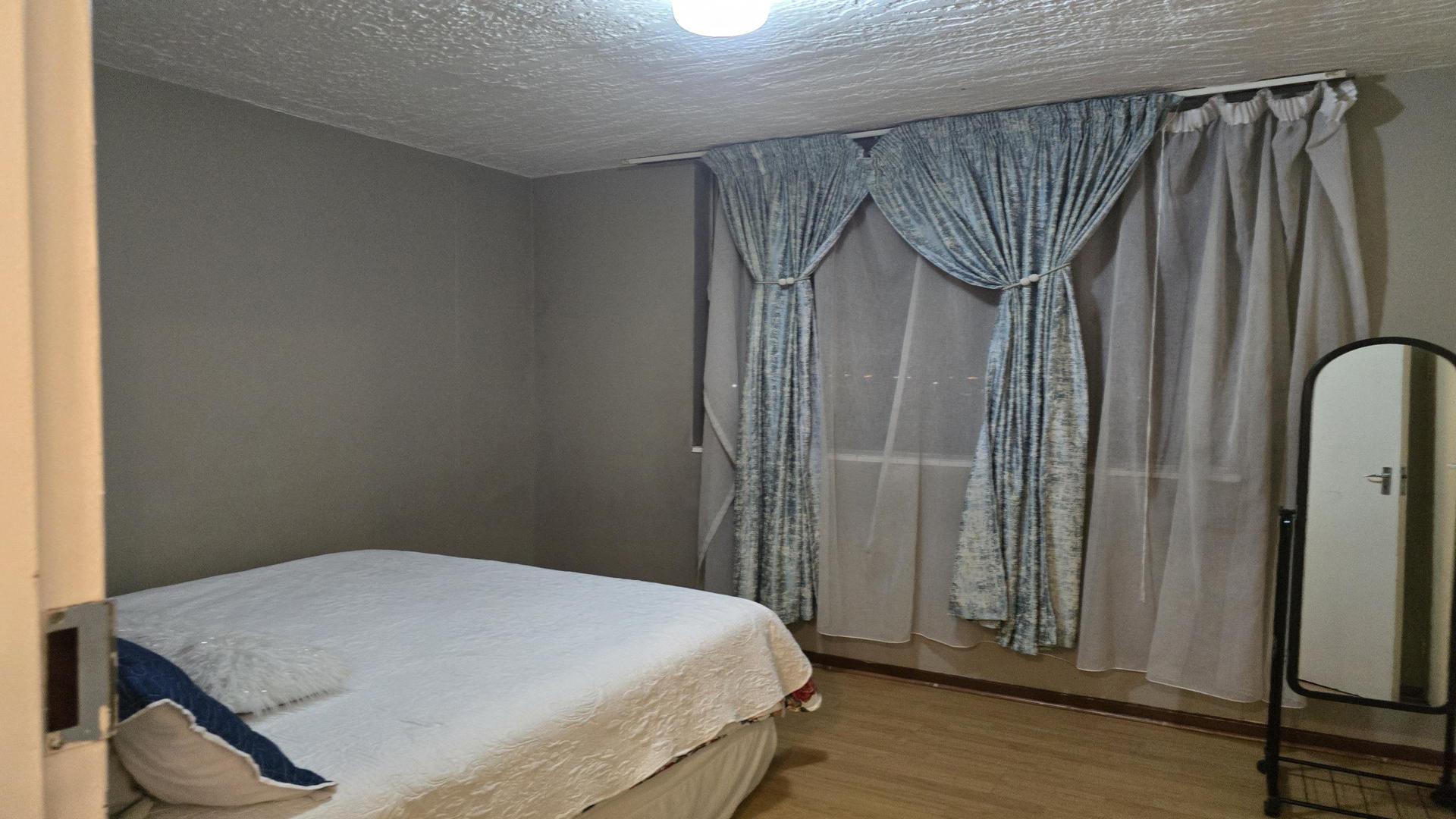 Bed Room 1 of property in Silverton
