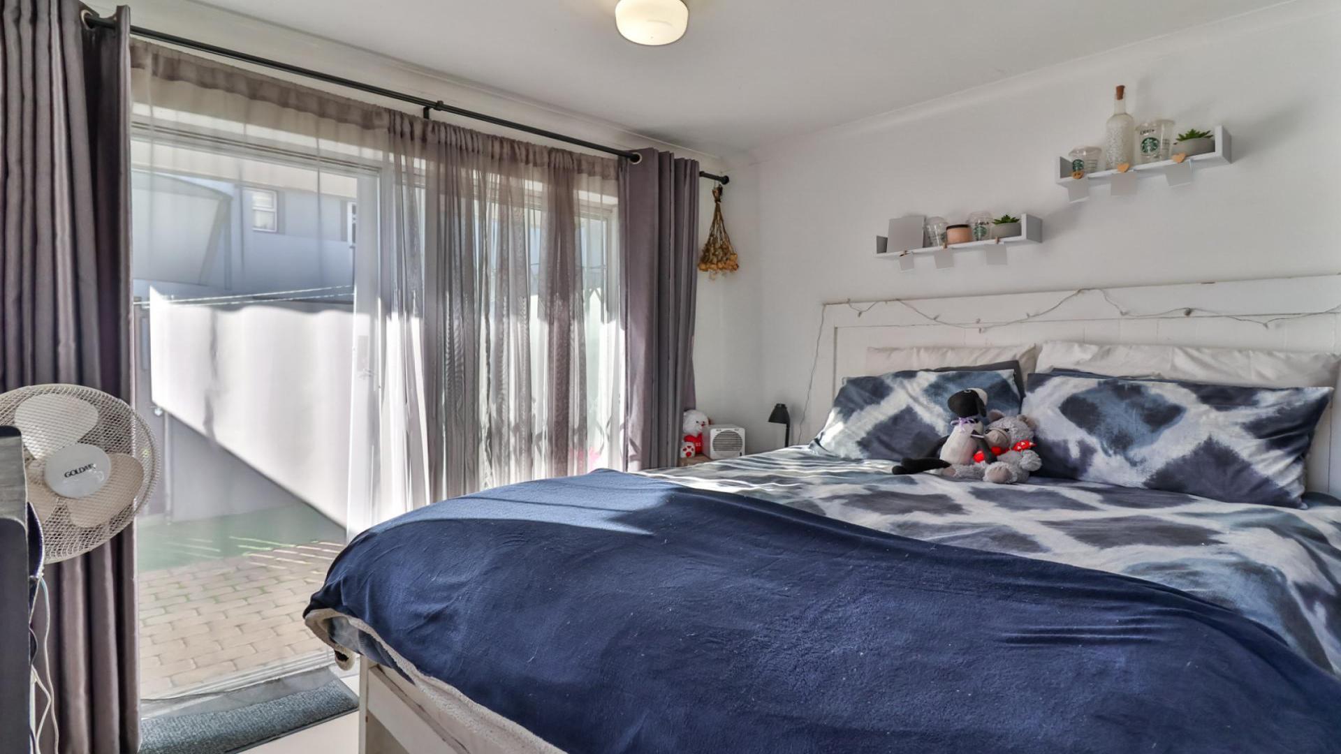 Bed Room 1 of property in Wellington