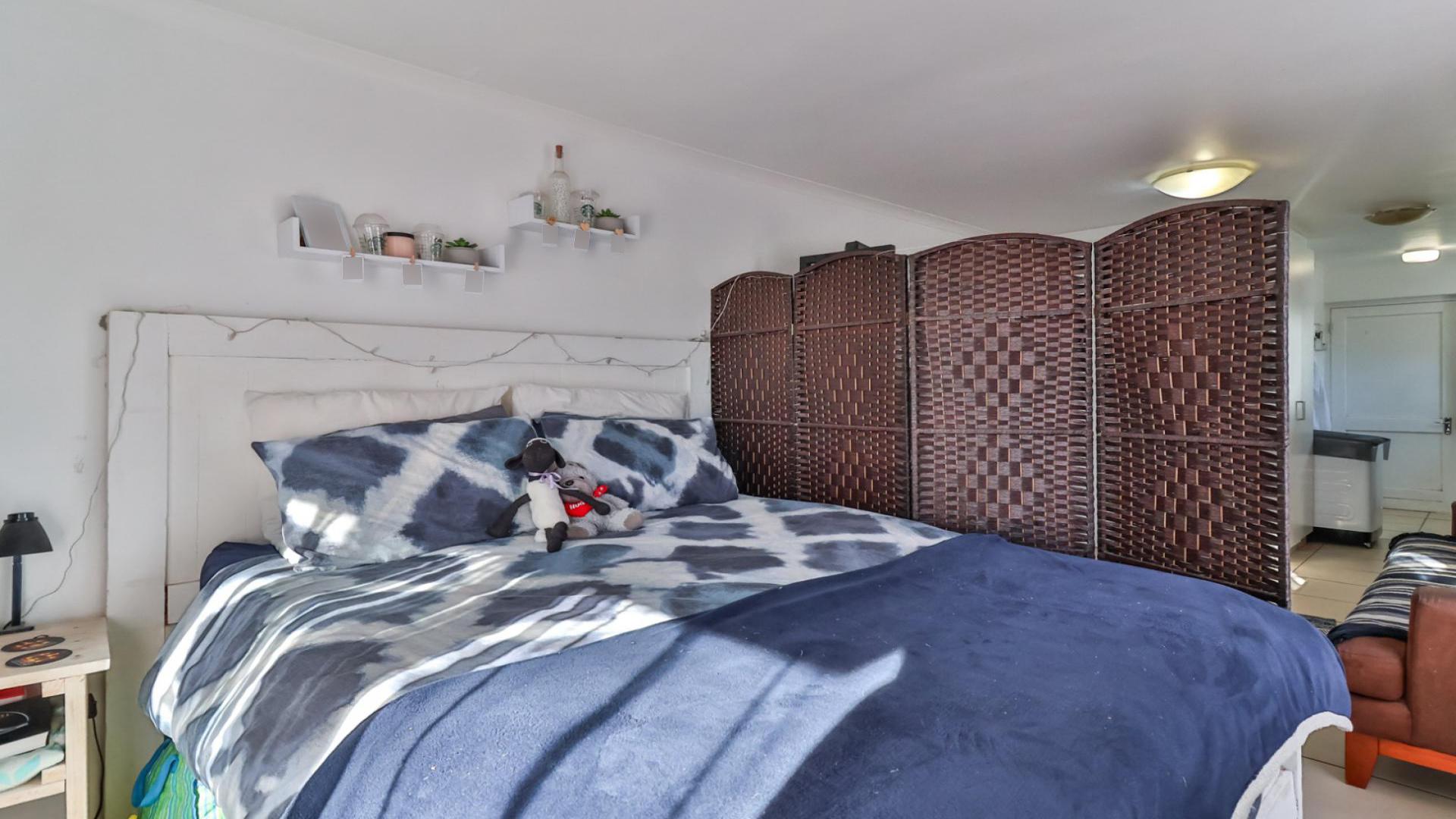 Bed Room 1 of property in Wellington