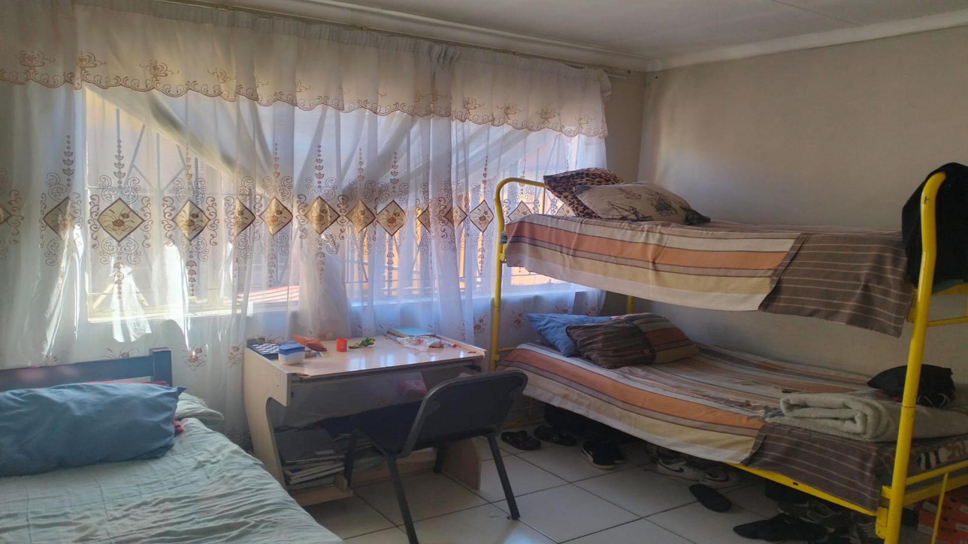 Bed Room 3 of property in Eldorado Park AH