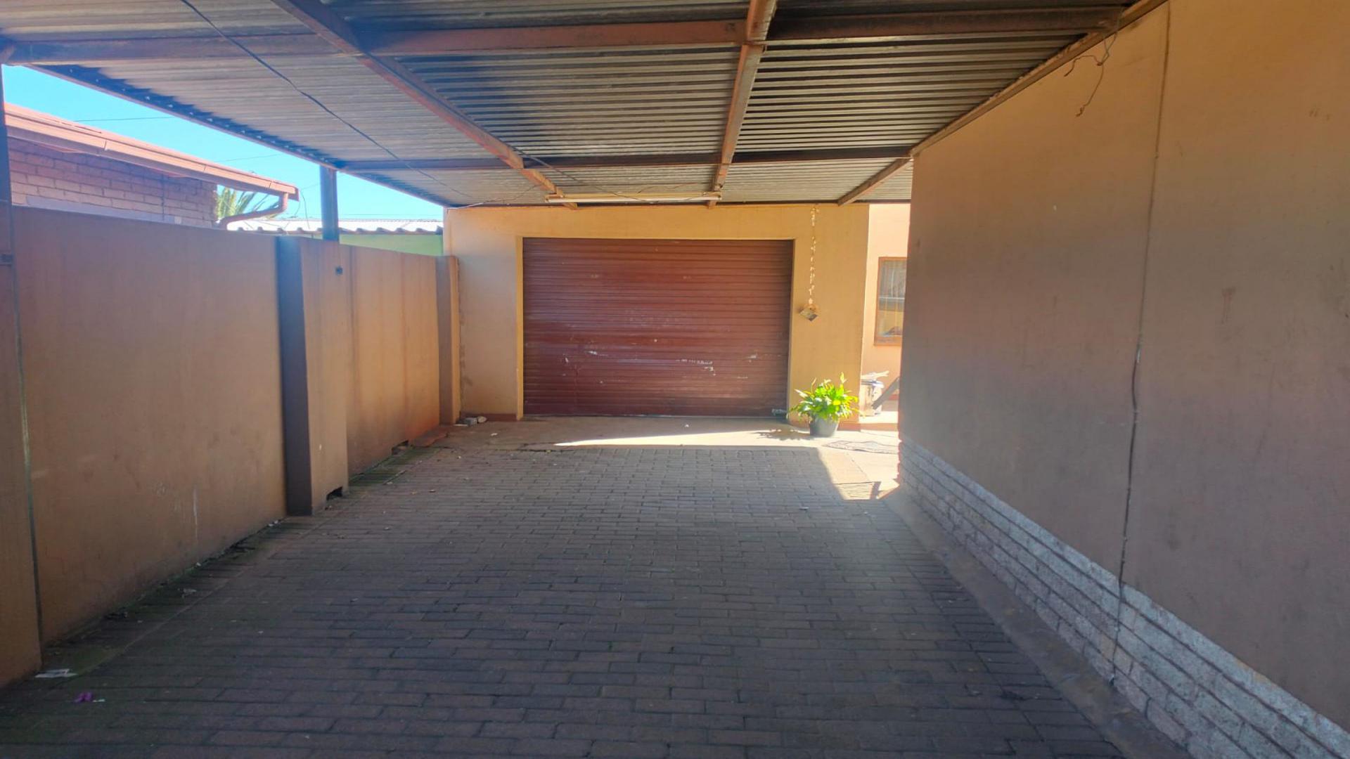 Garage of property in Eldorado Park AH