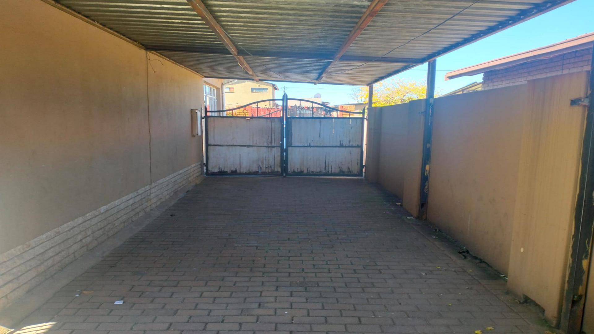 Carport  of property in Eldorado Park AH