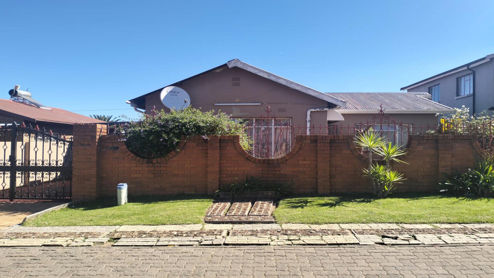Front View of property in Eldorado Park AH