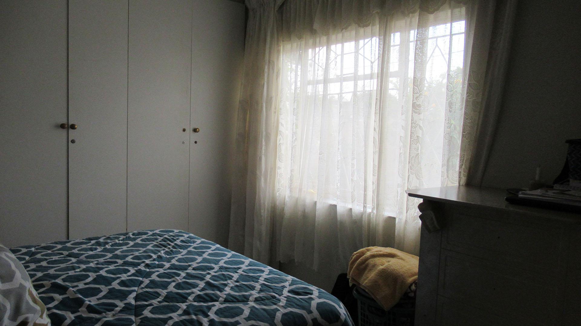 Bed Room 1 - 14 square meters of property in Eldorado Park AH