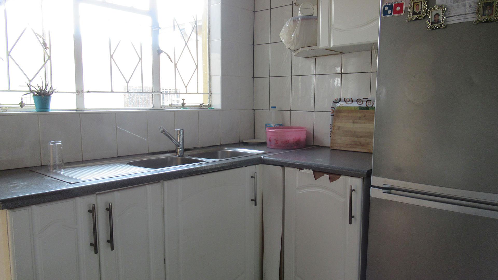Kitchen - 10 square meters of property in Eldorado Park AH