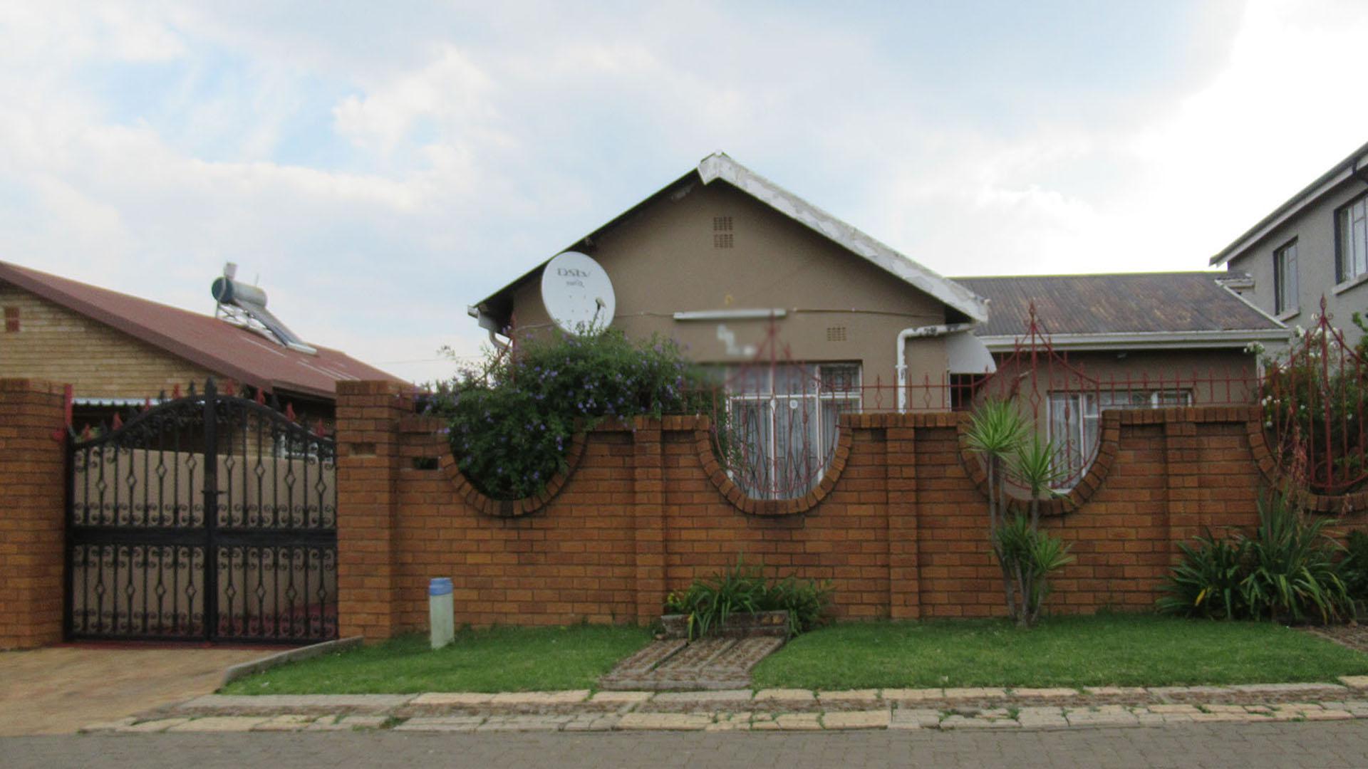 Front View of property in Eldorado Park AH