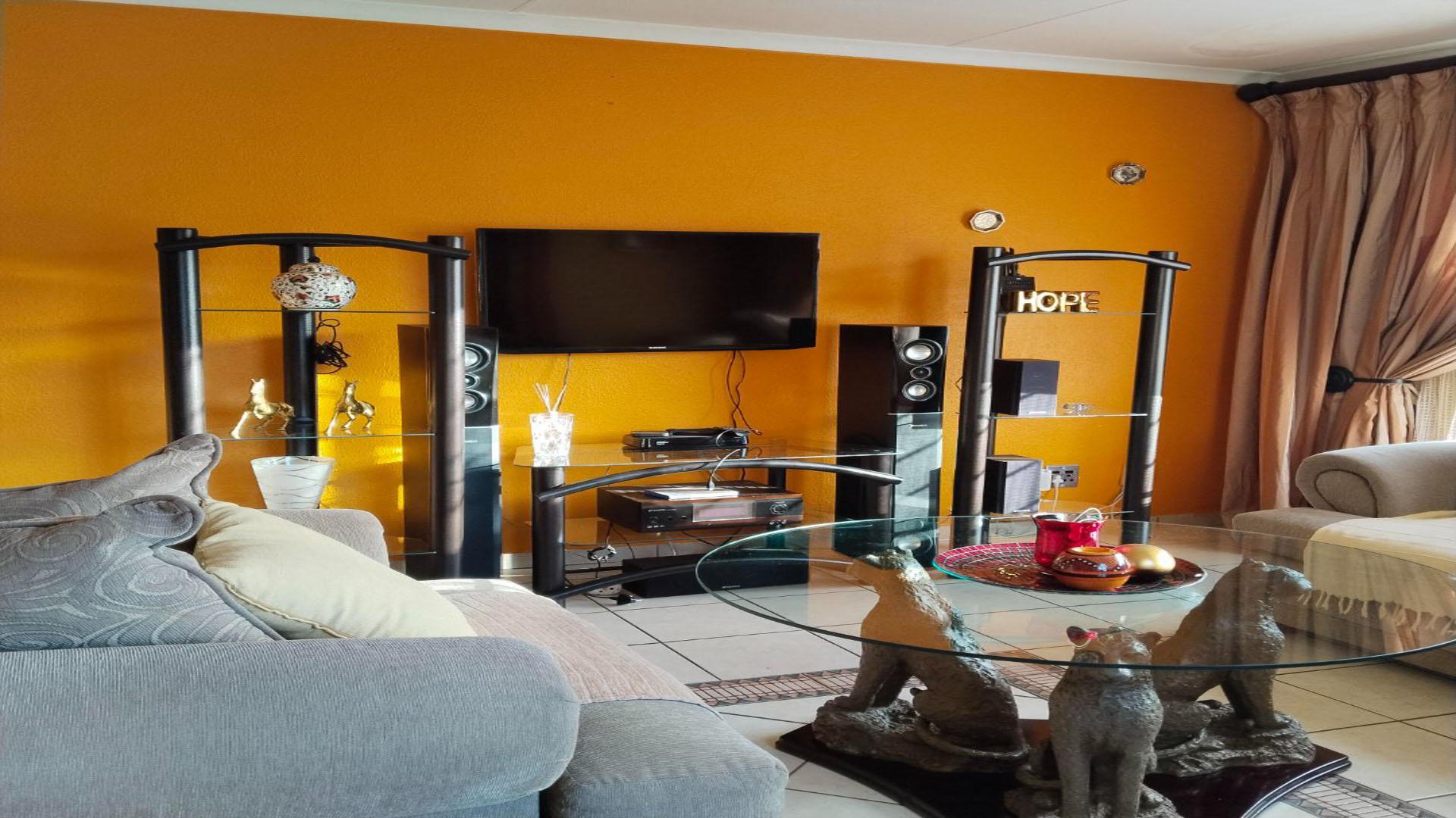 Lounges of property in Kibler Park