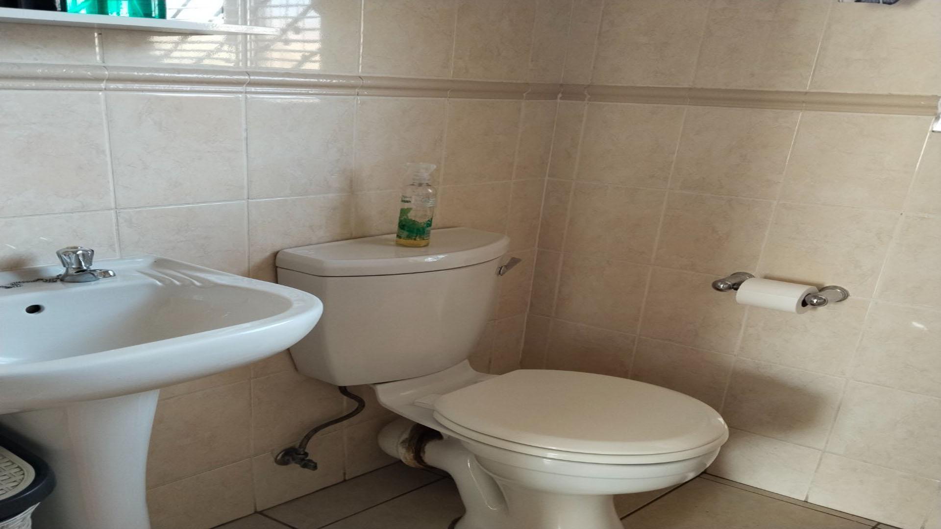 Bathroom 2 of property in Kibler Park