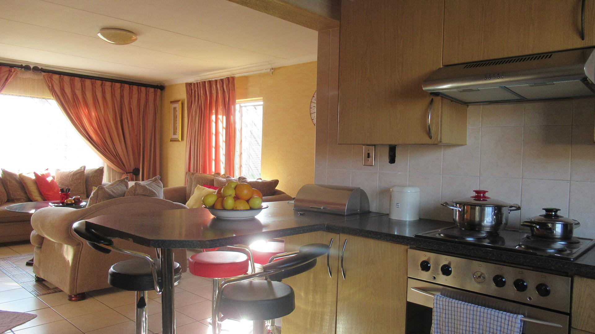 Kitchen - 10 square meters of property in Kibler Park