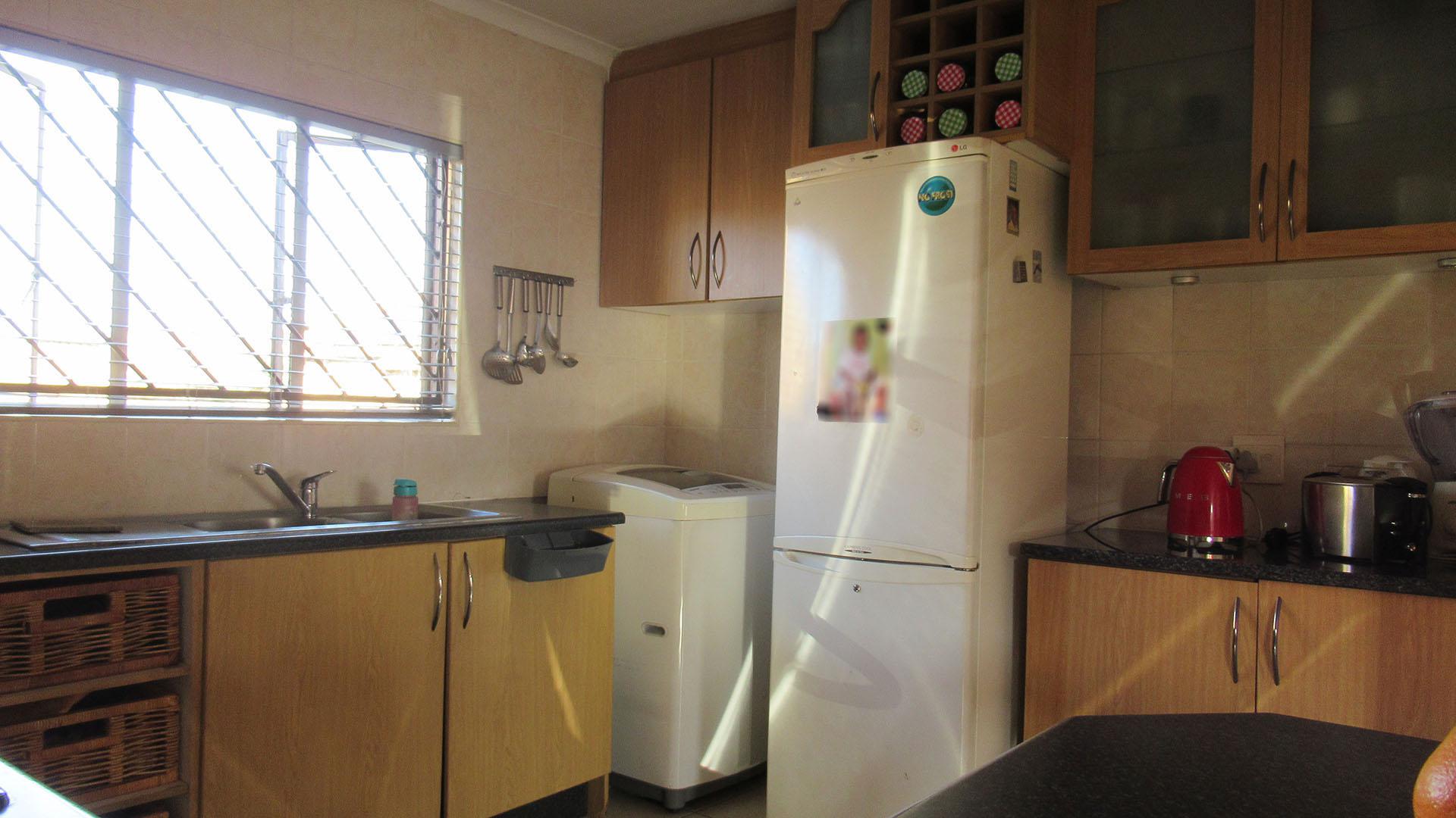 Kitchen - 10 square meters of property in Kibler Park