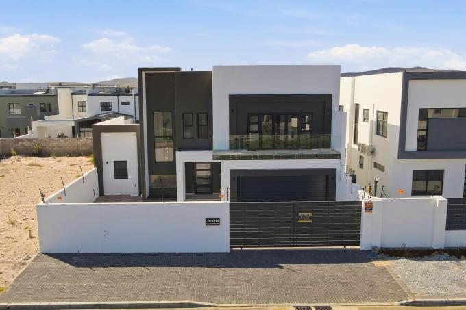4 Bedroom House for Sale For Sale in The Sandown - MR713177