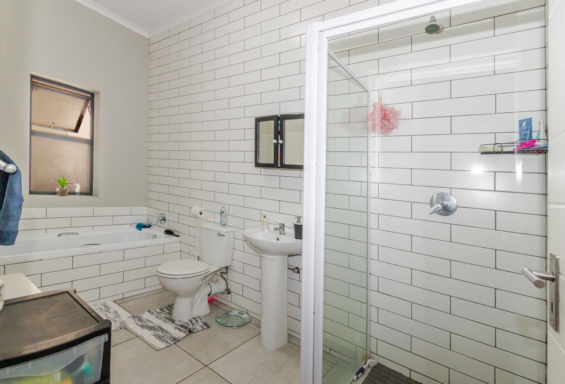  of property in Glen Marais