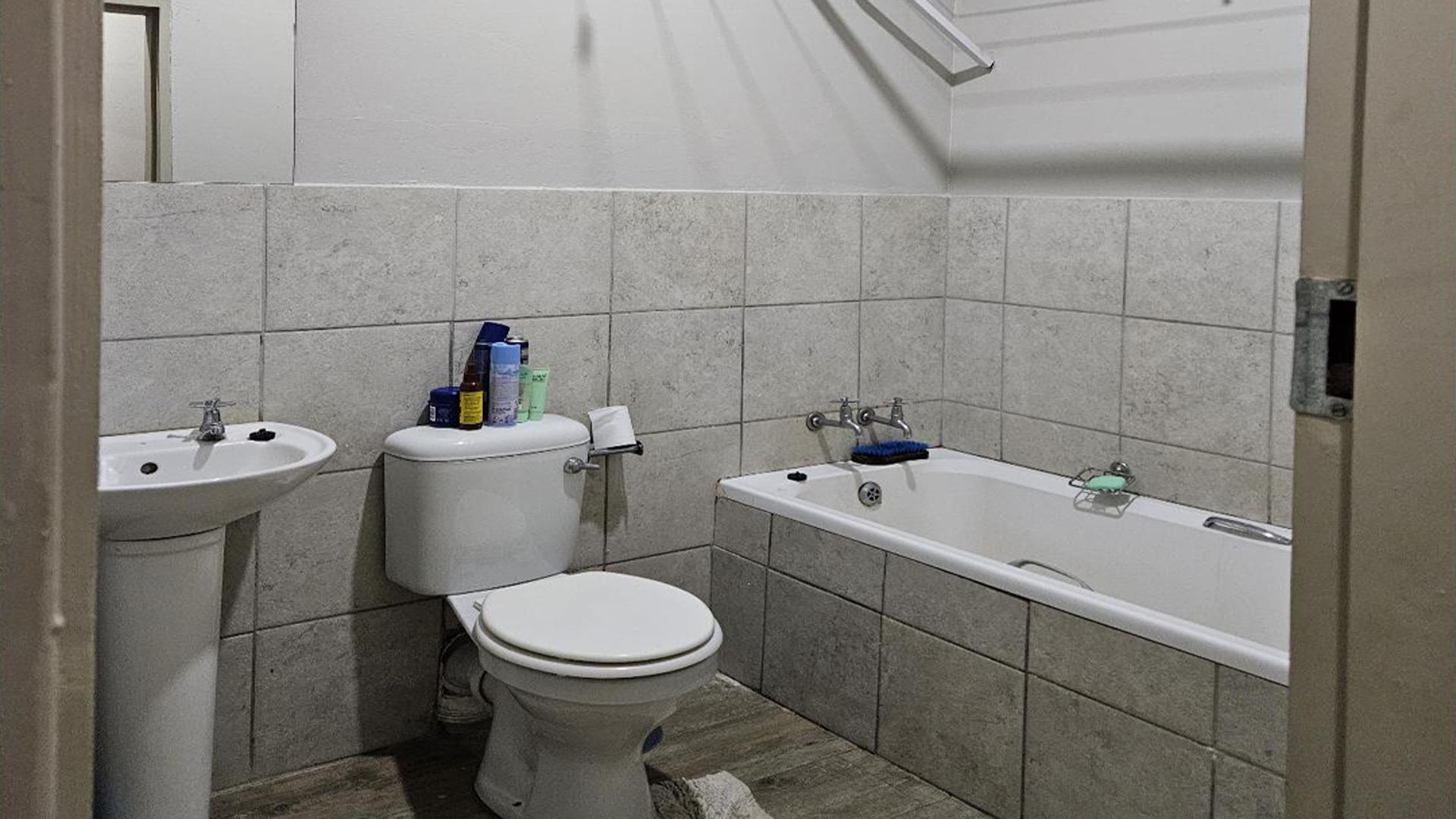Bathroom 1 of property in Eldorette