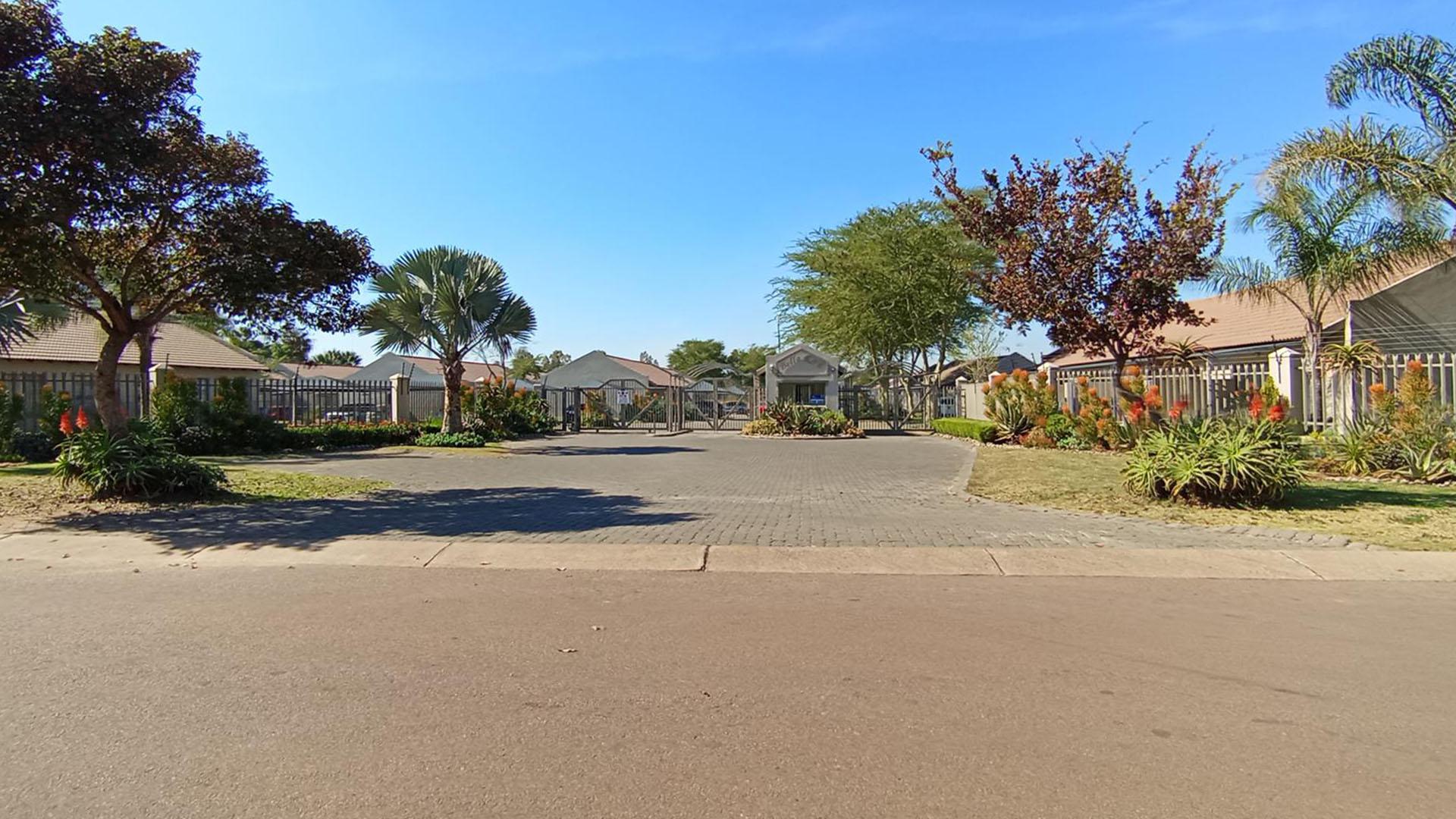 Front View of property in Eldorette